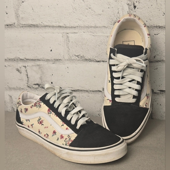 Vans Shoes - Vans Old Skool Ditsy Floral Sneakers Women’s 8 Black Cream Skate Shoes